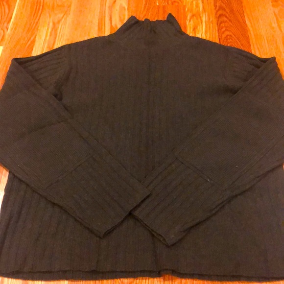 Dark green Abercrombie and Fitch turtle neck sweater. - Picture 1 of 5